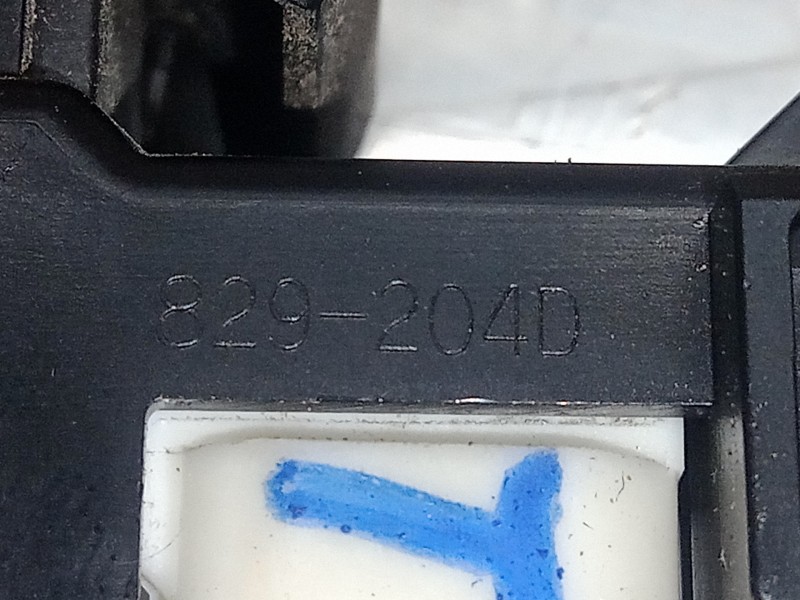 Recambio de mando elevalunas trasero izquierdo para toyota auris 1.6 16v cat referencia OEM IAM 829204D  