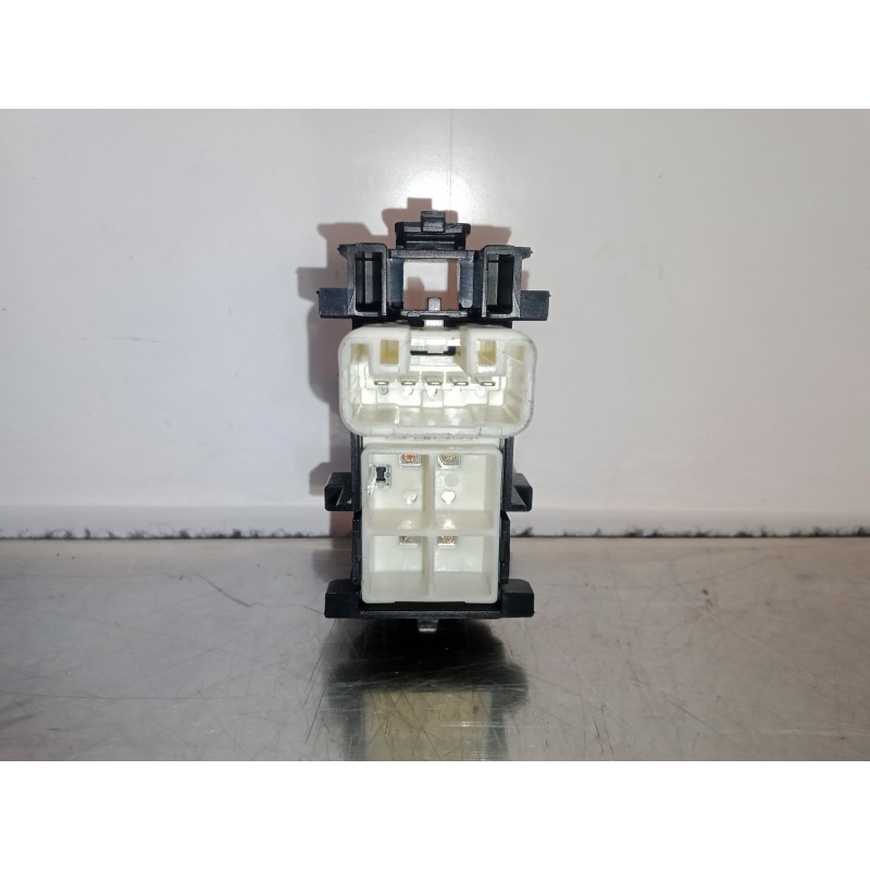 Recambio de mando elevalunas trasero izquierdo para toyota auris 1.6 16v cat referencia OEM IAM 829204D  