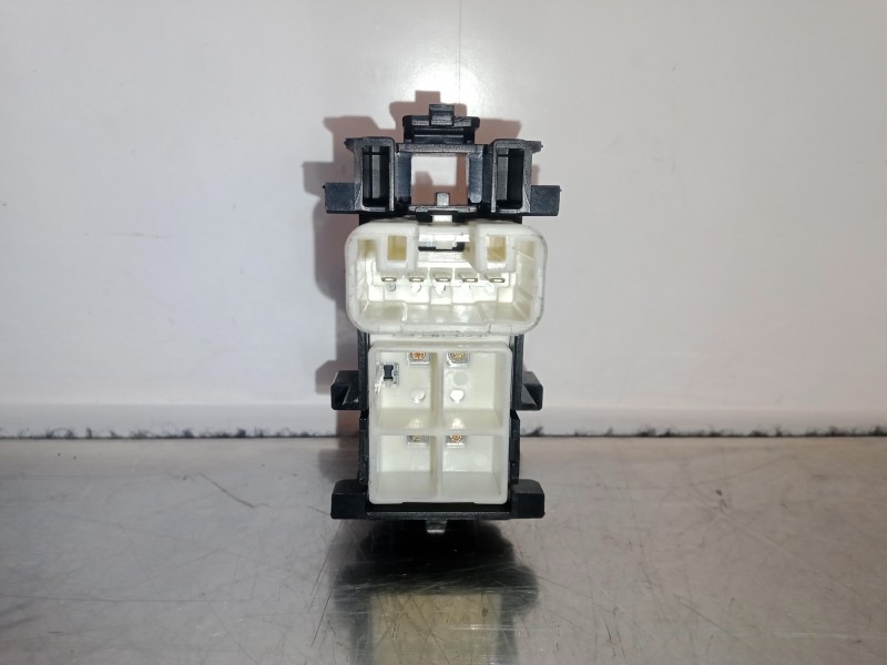 Recambio de mando elevalunas trasero izquierdo para toyota auris 1.6 16v cat referencia OEM IAM 829204D  