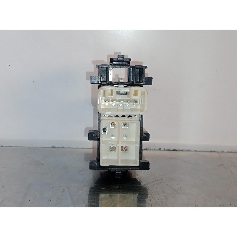 Recambio de mando elevalunas trasero derecho para toyota auris 1.6 16v cat referencia OEM IAM 829204D  