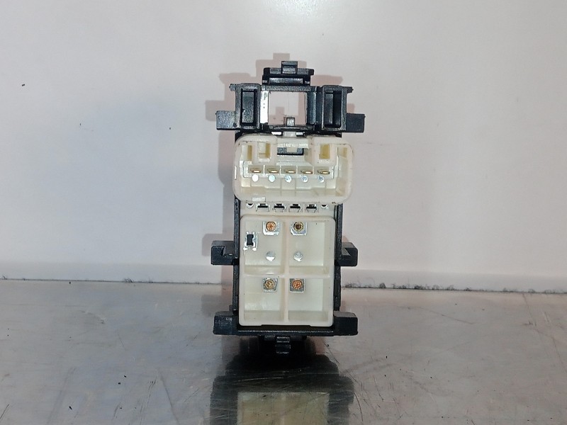 Recambio de mando elevalunas trasero derecho para toyota auris 1.6 16v cat referencia OEM IAM 829204D  