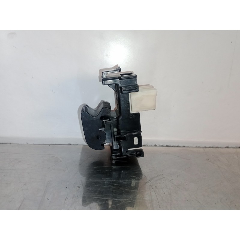 Recambio de mando elevalunas trasero derecho para toyota auris 1.6 16v cat referencia OEM IAM 829204D  