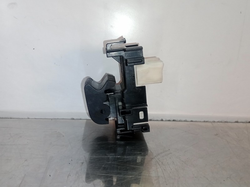 Recambio de mando elevalunas trasero derecho para toyota auris 1.6 16v cat referencia OEM IAM 829204D  