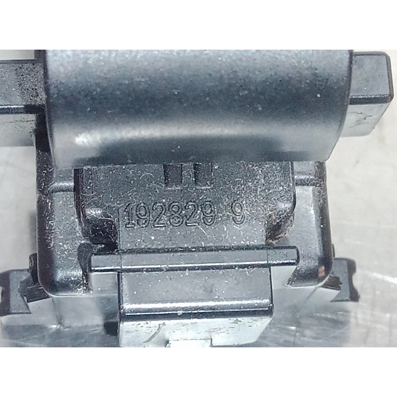 Recambio de mando elevalunas delantero derecho para toyota auris 1.6 16v cat referencia OEM IAM 8292J4D  