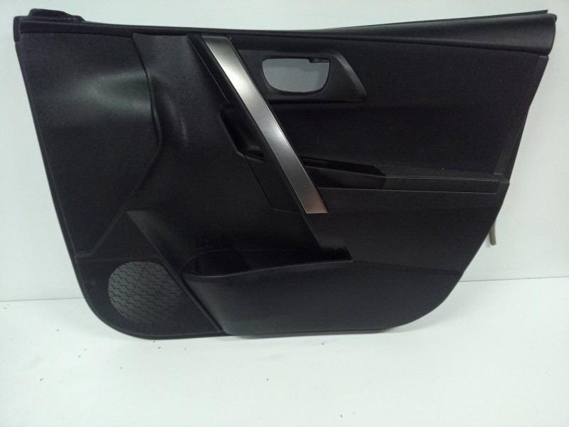 Recambio de guarnecido puerta delantera derecha para toyota auris 1.6 16v cat referencia OEM IAM 6777702300  