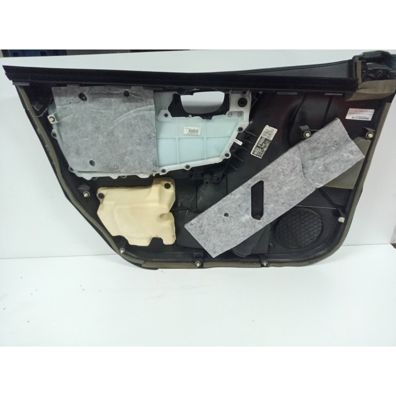 Recambio de guarnecido puerta delantera derecha para toyota auris 1.6 16v cat referencia OEM IAM 6777702300  