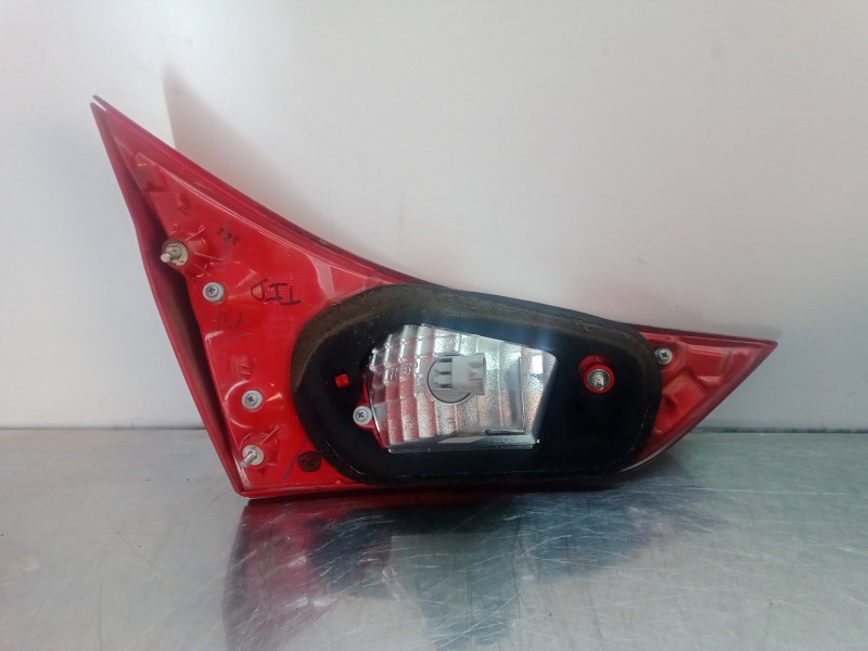 Recambio de piloto trasero derecho interior para toyota auris 1.6 16v cat referencia OEM IAM NOTIENEREFERENCIA  
