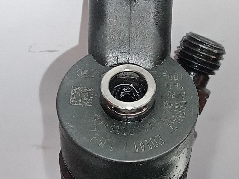 Recambio de inyector para ford focus berlina (cap) 1.6 tdci cat referencia OEM IAM 0445110188  