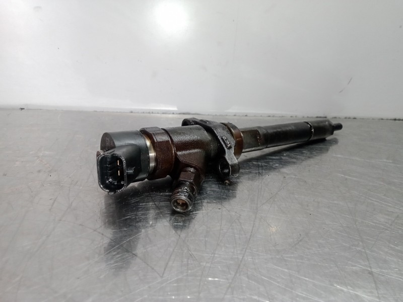 Recambio de inyector para ford focus berlina (cap) 1.6 tdci cat referencia OEM IAM 0445110188  