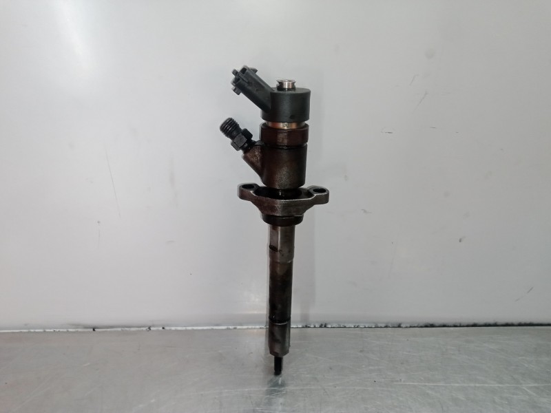 Recambio de inyector para ford focus berlina (cap) 1.6 tdci cat referencia OEM IAM 0445110188  