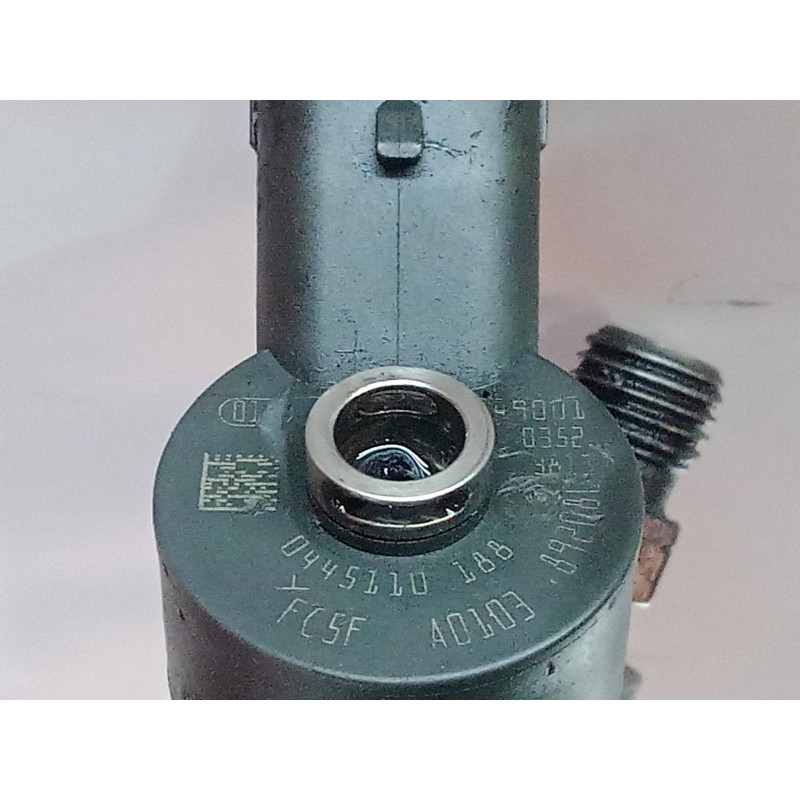 Recambio de inyector para ford focus berlina (cap) 1.6 tdci cat referencia OEM IAM 0445110188  