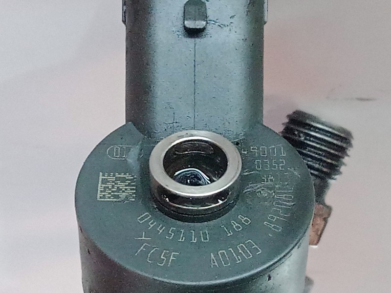 Recambio de inyector para ford focus berlina (cap) 1.6 tdci cat referencia OEM IAM 0445110188  