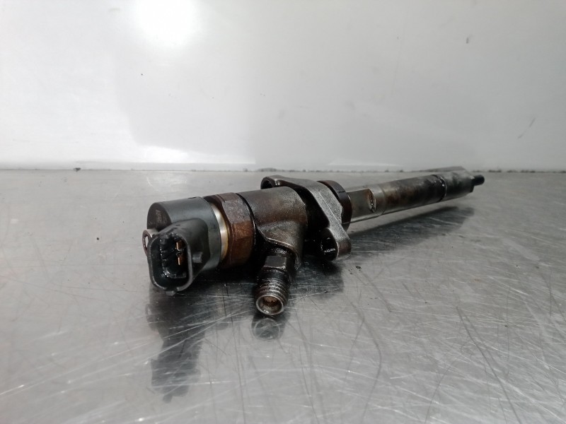 Recambio de inyector para ford focus berlina (cap) 1.6 tdci cat referencia OEM IAM 0445110188  