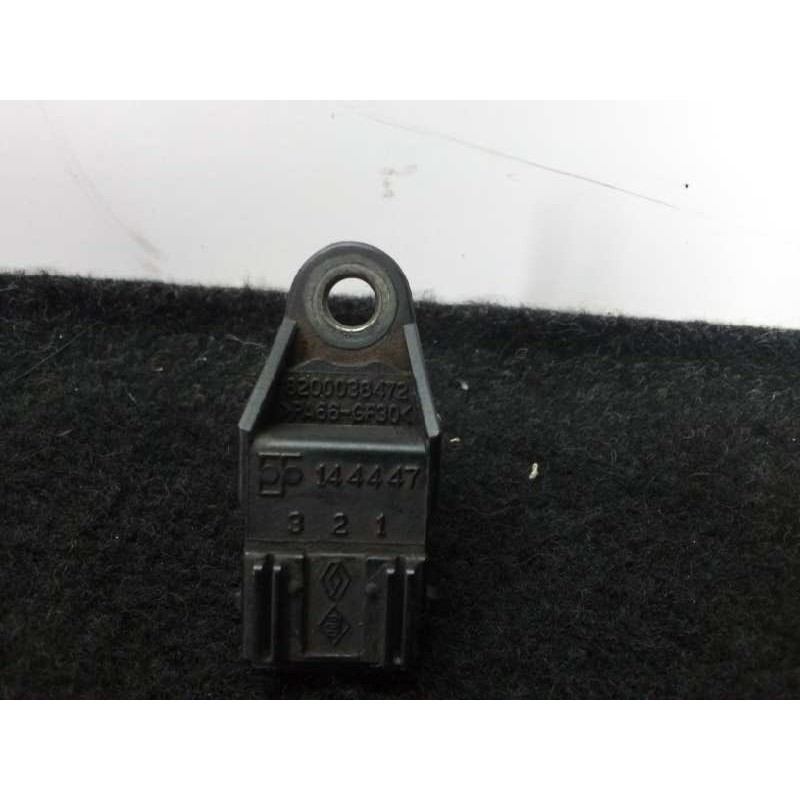 Recambio de sensor para renault master desde ´98 2.5 diesel referencia OEM IAM 820038472  