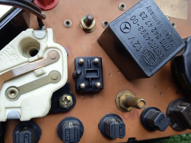 Recambio de cuadro instrumentos para mercedes-benz 124 sedán (w124) 260 e (124.026) referencia OEM IAM 1245438923  