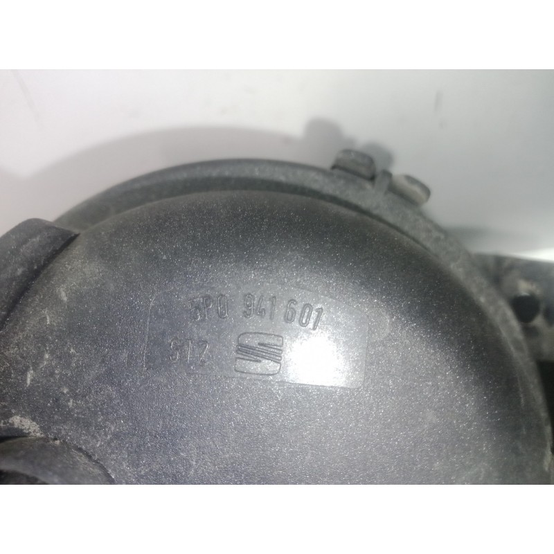 Recambio de faro antiniebla izquierdo para seat leon (1p1) 2.0 tdi 16v referencia OEM IAM 5P0941601  