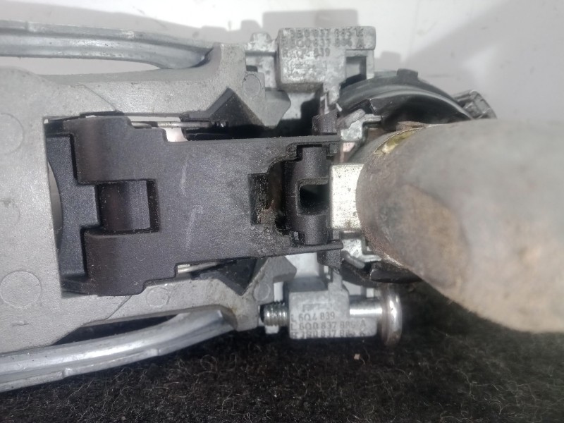Recambio de maneta exterior delantera izquierda para seat leon (1p1) 2.0 tdi 16v referencia OEM IAM 3B0837885886  