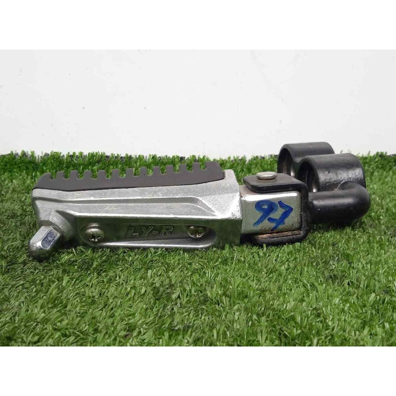 Recambio de estribo para keeway rkv 125 c.c referencia OEM IAM ML58240K670000-58240K670000 DELANTERO.DERECHO 