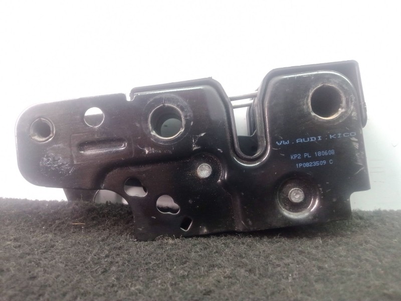 Recambio de cerradura capot para seat leon (1p1) 2.0 tdi 16v referencia OEM IAM 1P0823509C  