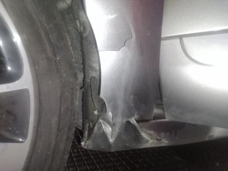 Recambio de aleta delantera izquierda para renault scenic iii 1.6 dci diesel fap referencia OEM IAM   