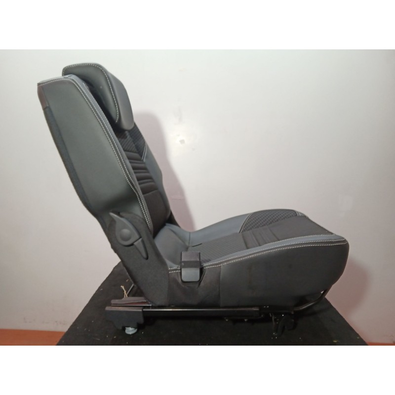 Recambio de asientos trasero izquierdo para renault scenic iii 1.6 dci diesel fap referencia OEM IAM  SEMICUERO NEGRO
