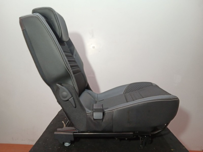 Recambio de asientos trasero izquierdo para renault scenic iii 1.6 dci diesel fap referencia OEM IAM  SEMICUERO NEGRO