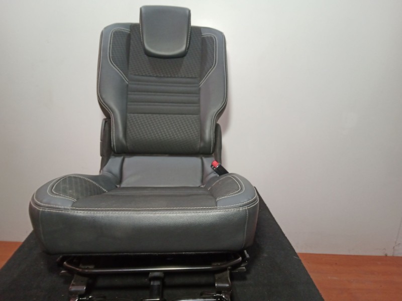 Recambio de asientos trasero derecho para renault scenic iii 1.6 dci diesel fap referencia OEM IAM  SEMICUERO NEGRO