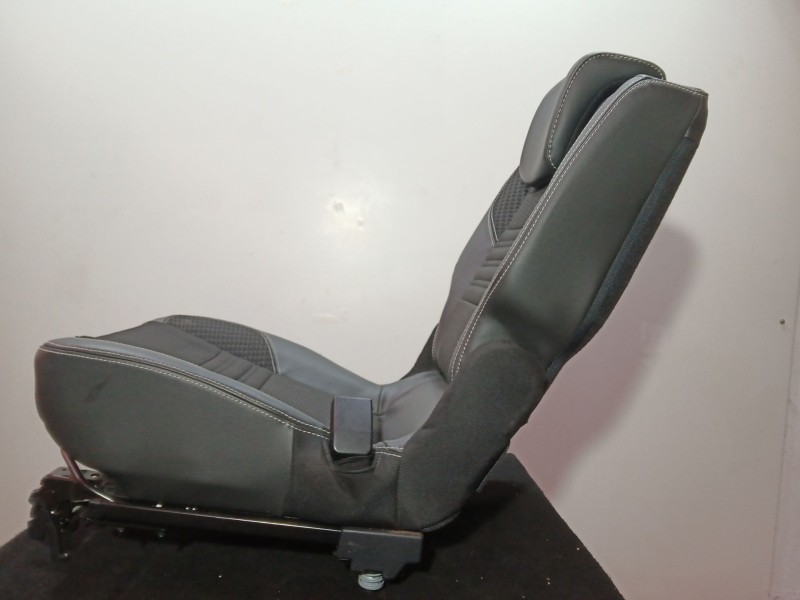 Recambio de asientos trasero derecho para renault scenic iii 1.6 dci diesel fap referencia OEM IAM  SEMICUERO NEGRO