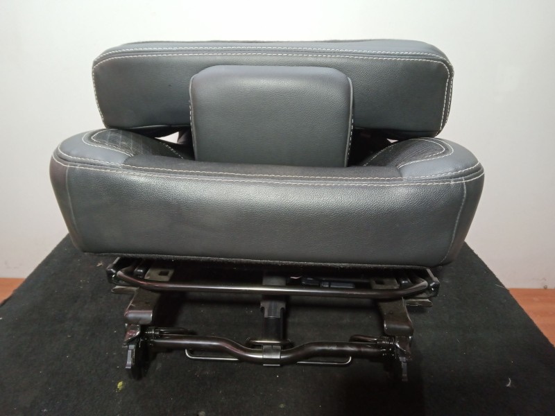 Recambio de asientos trasero derecho para renault scenic iii 1.6 dci diesel fap referencia OEM IAM  SEMICUERO NEGRO