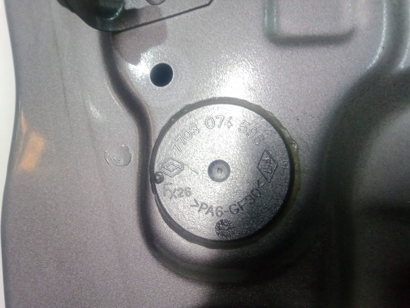 Recambio de puerta delantera izquierda para renault scenic iii 1.6 dci diesel fap referencia OEM IAM   