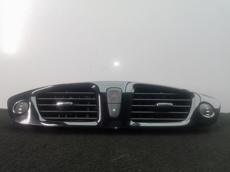 Recambio de aireador delantero central para renault scenic iii 1.6 dci diesel fap referencia OEM IAM 682600031R  