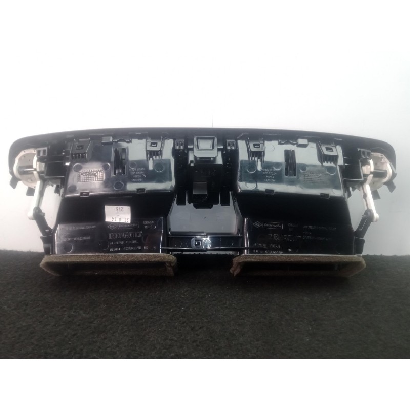 Recambio de aireador delantero central para renault scenic iii 1.6 dci diesel fap referencia OEM IAM 682600031R  