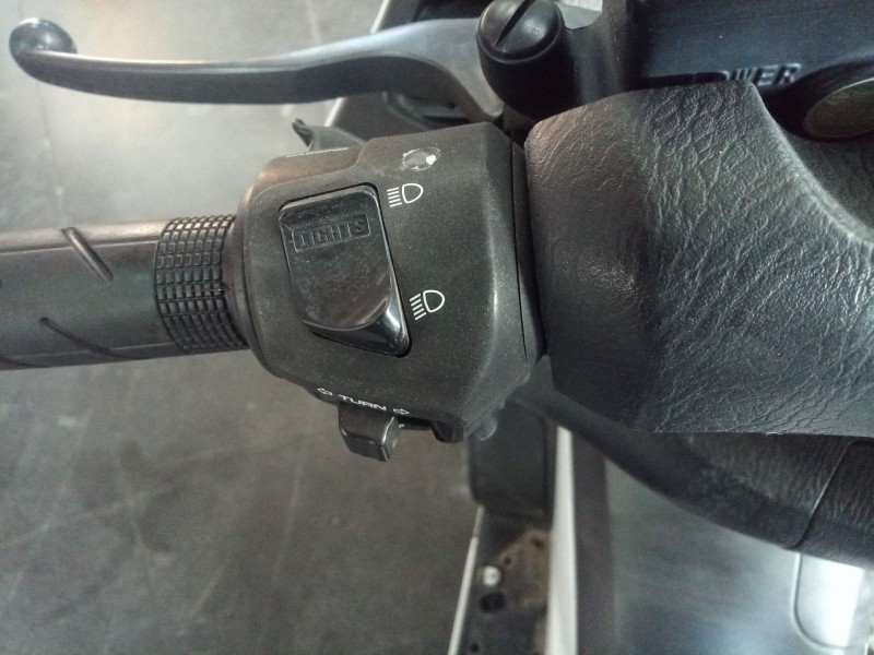 Recambio de piña izquierda para honda fes fes 125 s-wing (jf12) referencia OEM IAM   