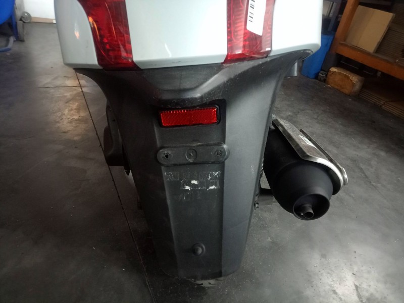 Recambio de guardabarros trasero para honda fes fes 125 s-wing (jf12) referencia OEM IAM   