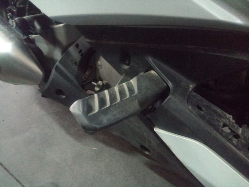 Recambio de posapie para honda fes fes 125 s-wing (jf12) referencia OEM IAM   