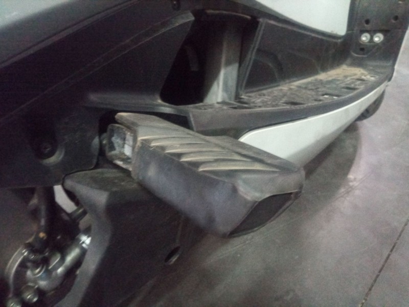 Recambio de posapie para honda fes fes 125 s-wing (jf12) referencia OEM IAM   