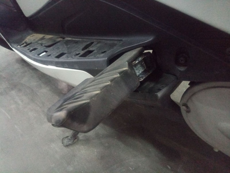 Recambio de posapie para honda fes fes 125 s-wing (jf12) referencia OEM IAM   