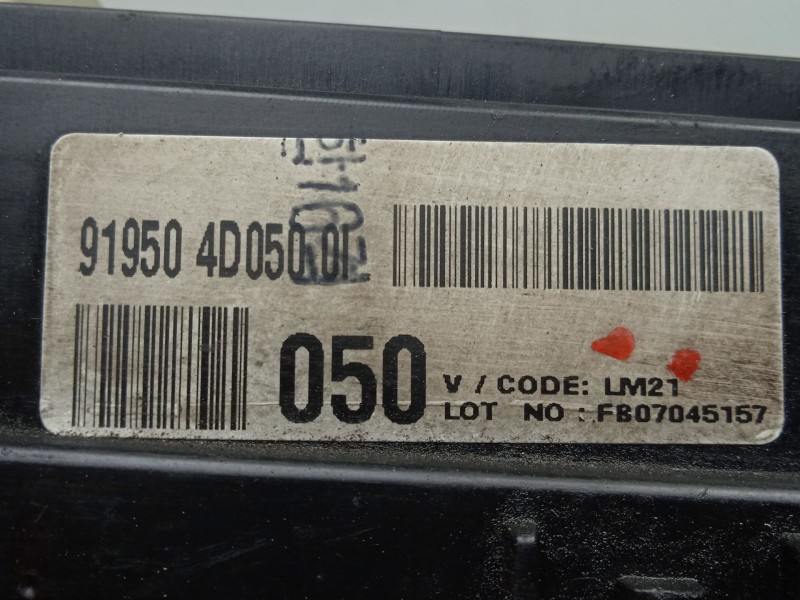 Recambio de caja reles / fusibles para kia carnival 2.9 crdi cat referencia OEM IAM 919504D05001-919504D050  