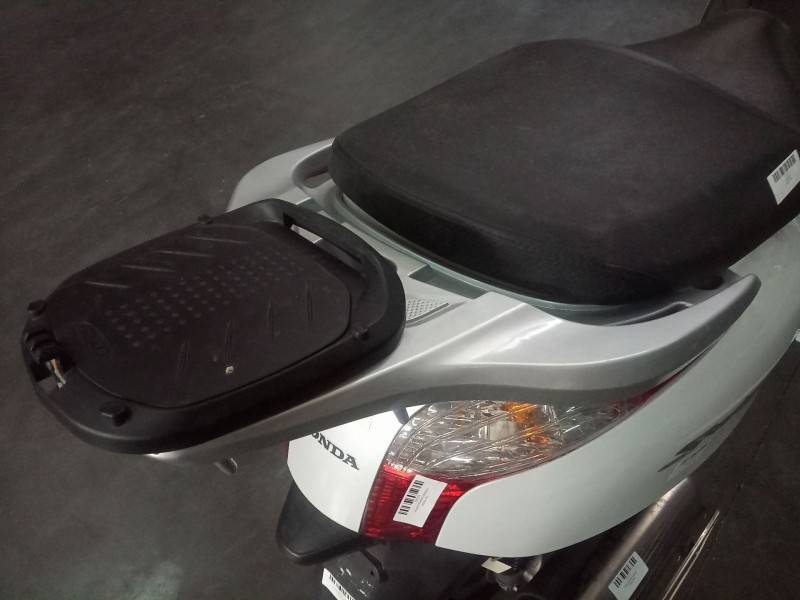 Recambio de portaequipajes para honda fes fes 125 s-wing (jf12) referencia OEM IAM   SHAD