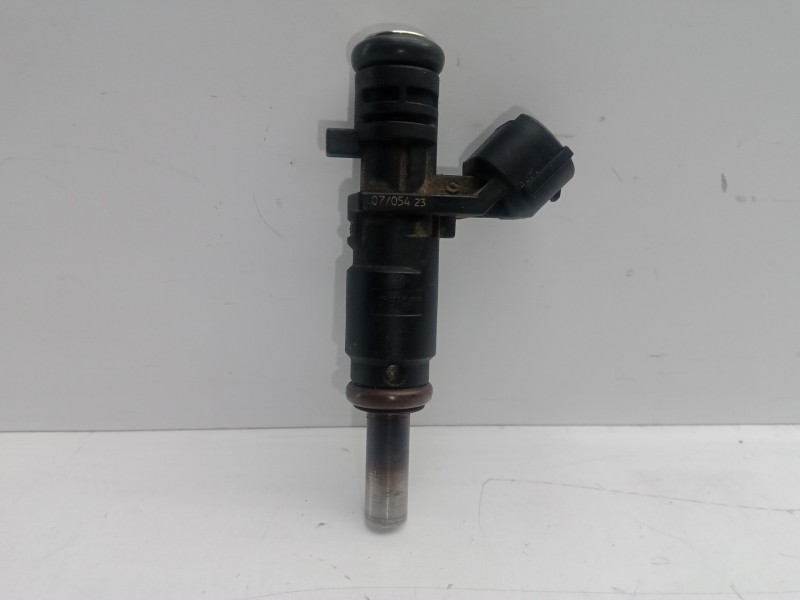 Recambio de inyector para peugeot 207 1.6 16v cat referencia OEM IAM 752817680-V752817680-7087C03616  