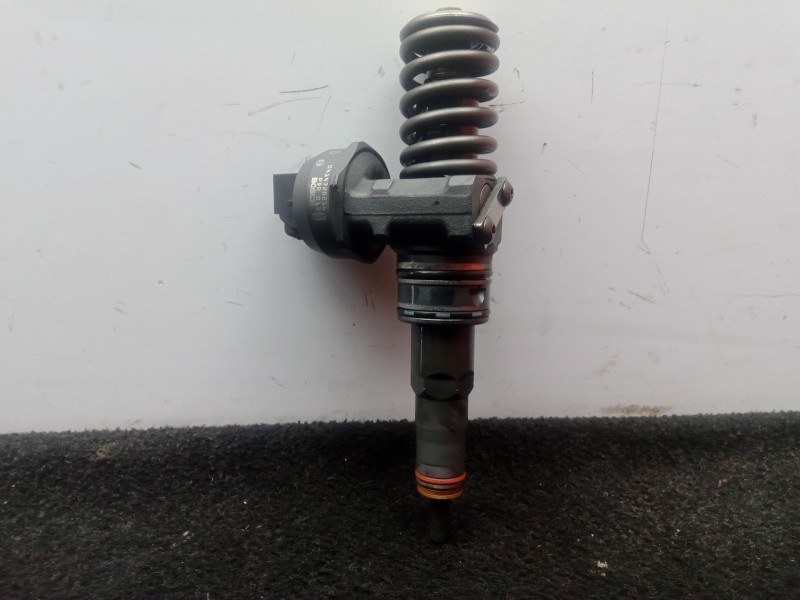 Recambio de inyector para volkswagen passat berlina (3b3) 1.9 tdi referencia OEM IAM 038130073BA-0414720216  