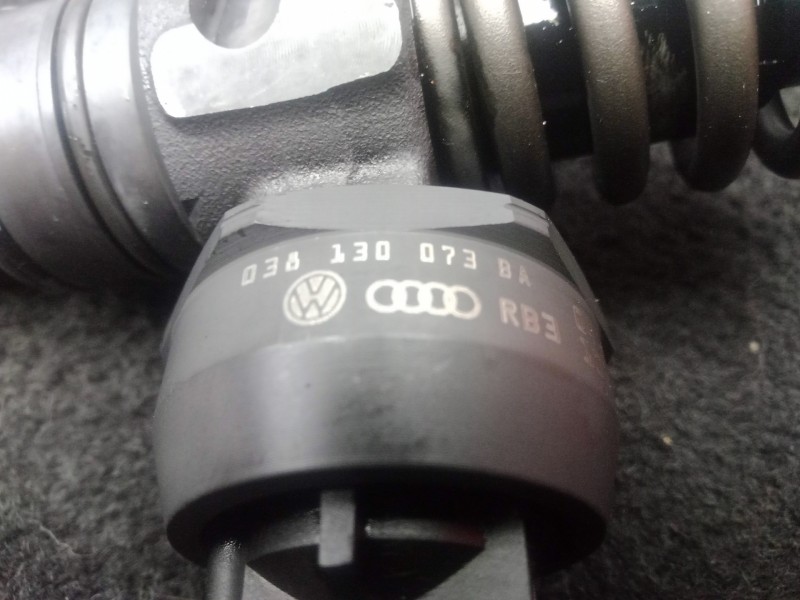 Recambio de inyector para volkswagen passat berlina (3b3) 1.9 tdi referencia OEM IAM 038130073BA-0414720216  