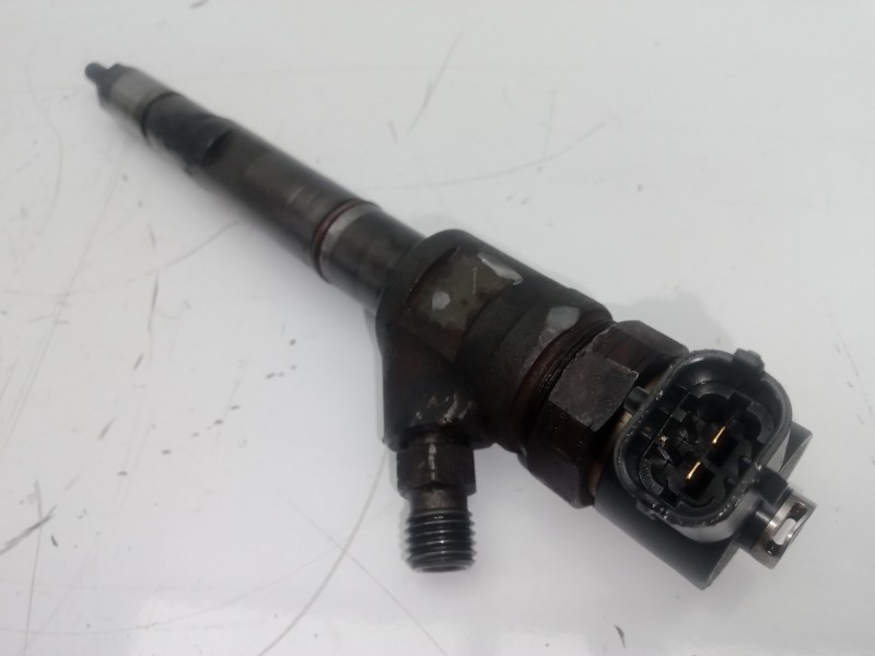 Recambio de inyector para kia sorento 2.5 crdi referencia OEM IAM 0445110275 2.PINES 