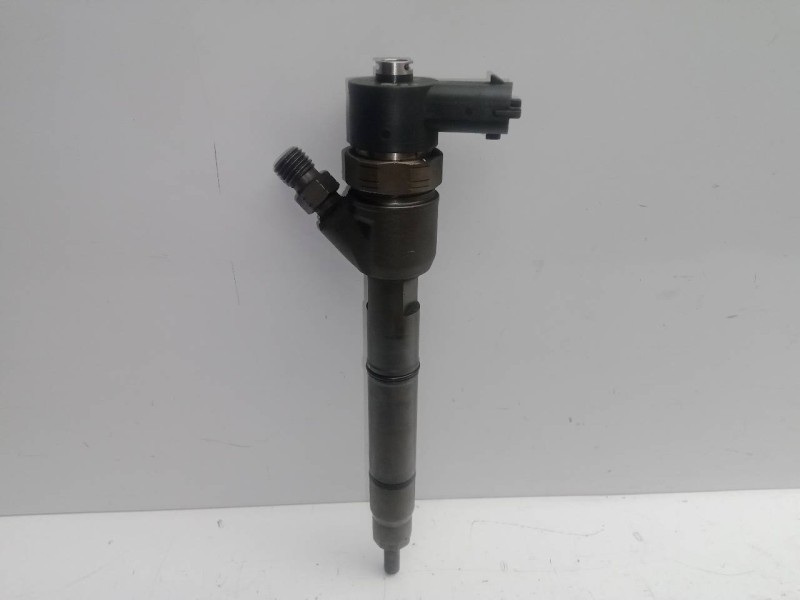 Recambio de inyector para kia cerato 1.6 crdi referencia OEM IAM 0445110256-338002A400  