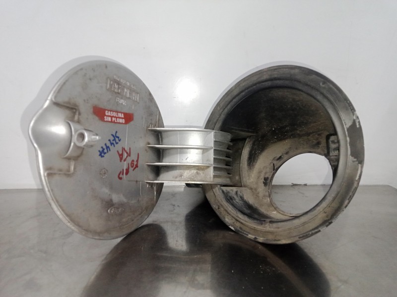 Recambio de tapa exterior combustible para ford ka (ccq) referencia OEM IAM 97KGB405A02AGW  GRIS