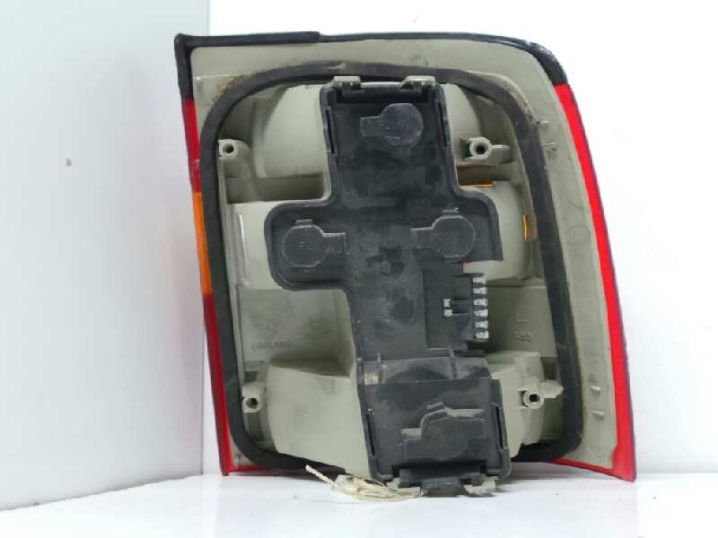 Recambio de piloto trasero izquierdo para opel vectra a referencia OEM IAM  VECTRA.A 2.SERIE - CON.MOLDURA