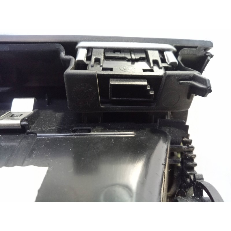 Recambio de aireador delantero central para bmw x5 (e70) 3.0 turbodiesel cat referencia OEM IAM 716180104  