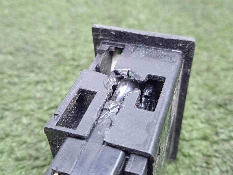 Recambio de interruptor para vehiculos fuera decreto ley caravana / remolque caravana referencia OEM IAM SINREFERENCIA  
