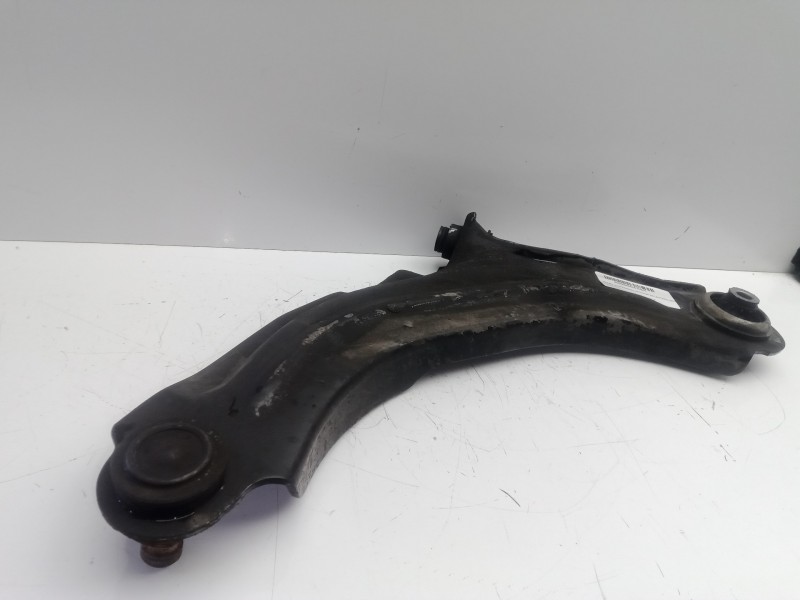 Recambio de brazo suspension inferior delantero derecho para renault clio iv 1.2 16v referencia OEM IAM   