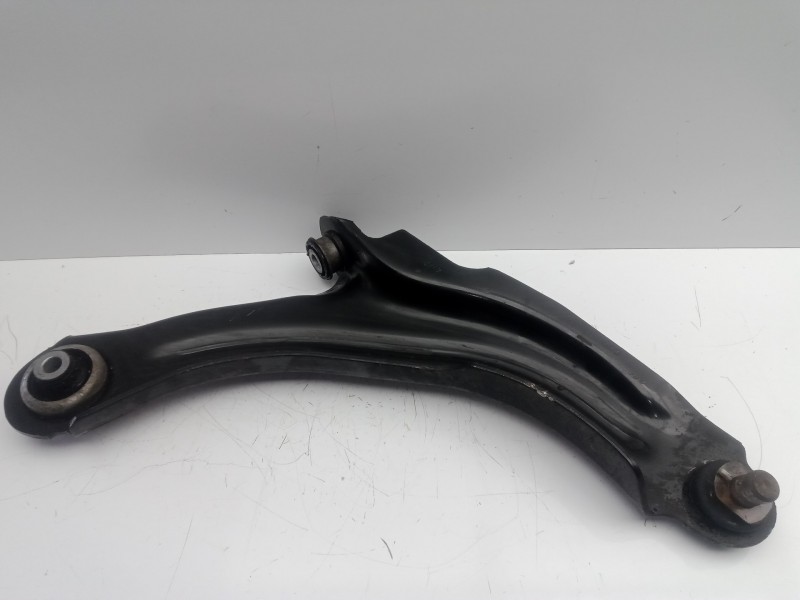 Recambio de brazo suspension inferior delantero derecho para renault clio iv 1.2 16v referencia OEM IAM   